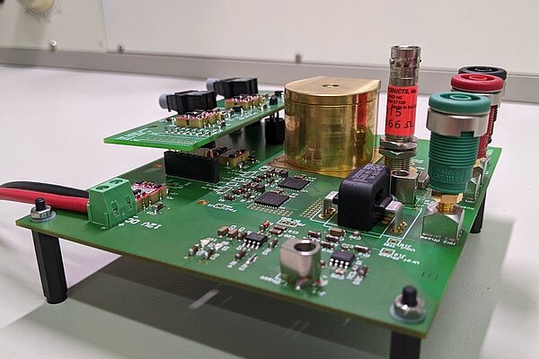 GaN-Halbbrücke zur Erprobung von Pearson-Sonde/Verlinkung führt zur Projektwebsite