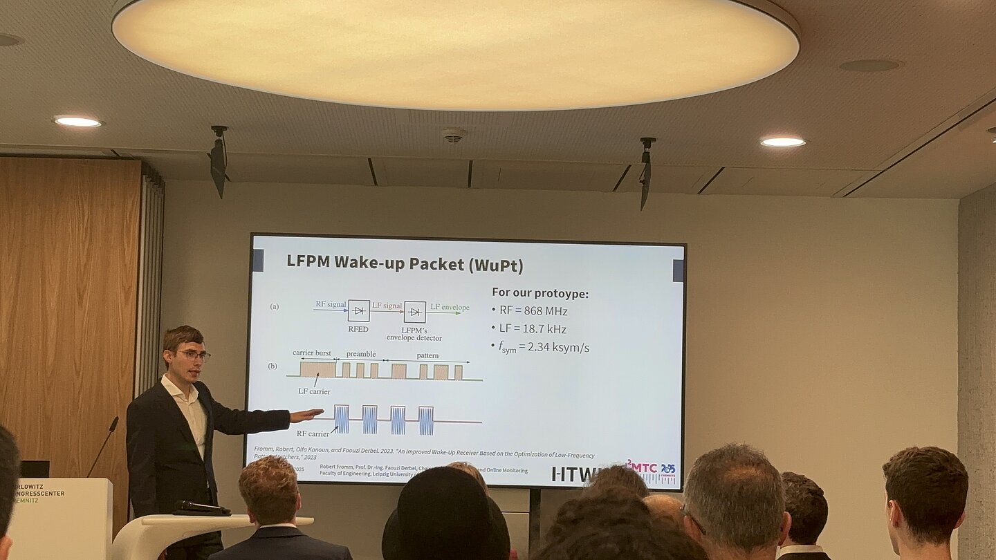 Präsentation Robert Fromm Mann hält einen Vortrag