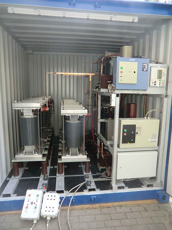 Foto eines Containers mit Messgeräten