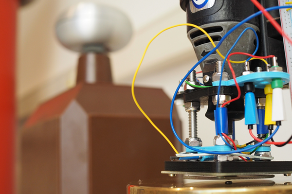 Experimenteller Aufbau eines Sensorkopfes zur Messung hoher Spannungen © C. Leu, HTWK Leipzig 